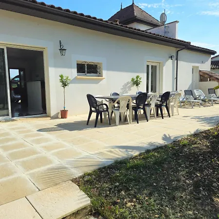 La Batisse A Deux Tours Lalbenque