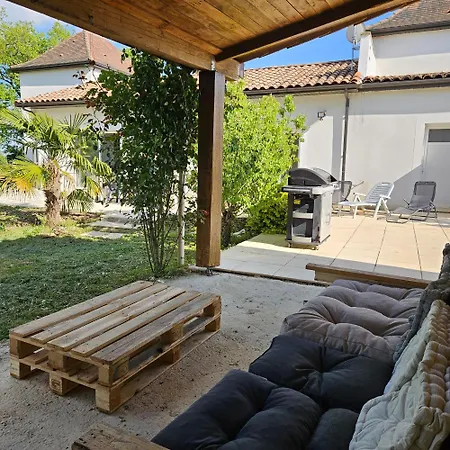 La Batisse A Deux Tours *