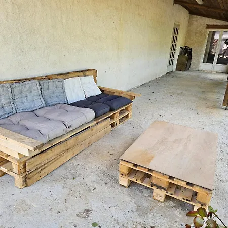 La Batisse A Deux Tours Lalbenque