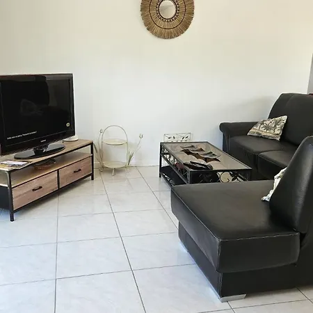 La Batisse A Deux Tours *