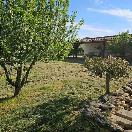 La Batisse A Deux Tours